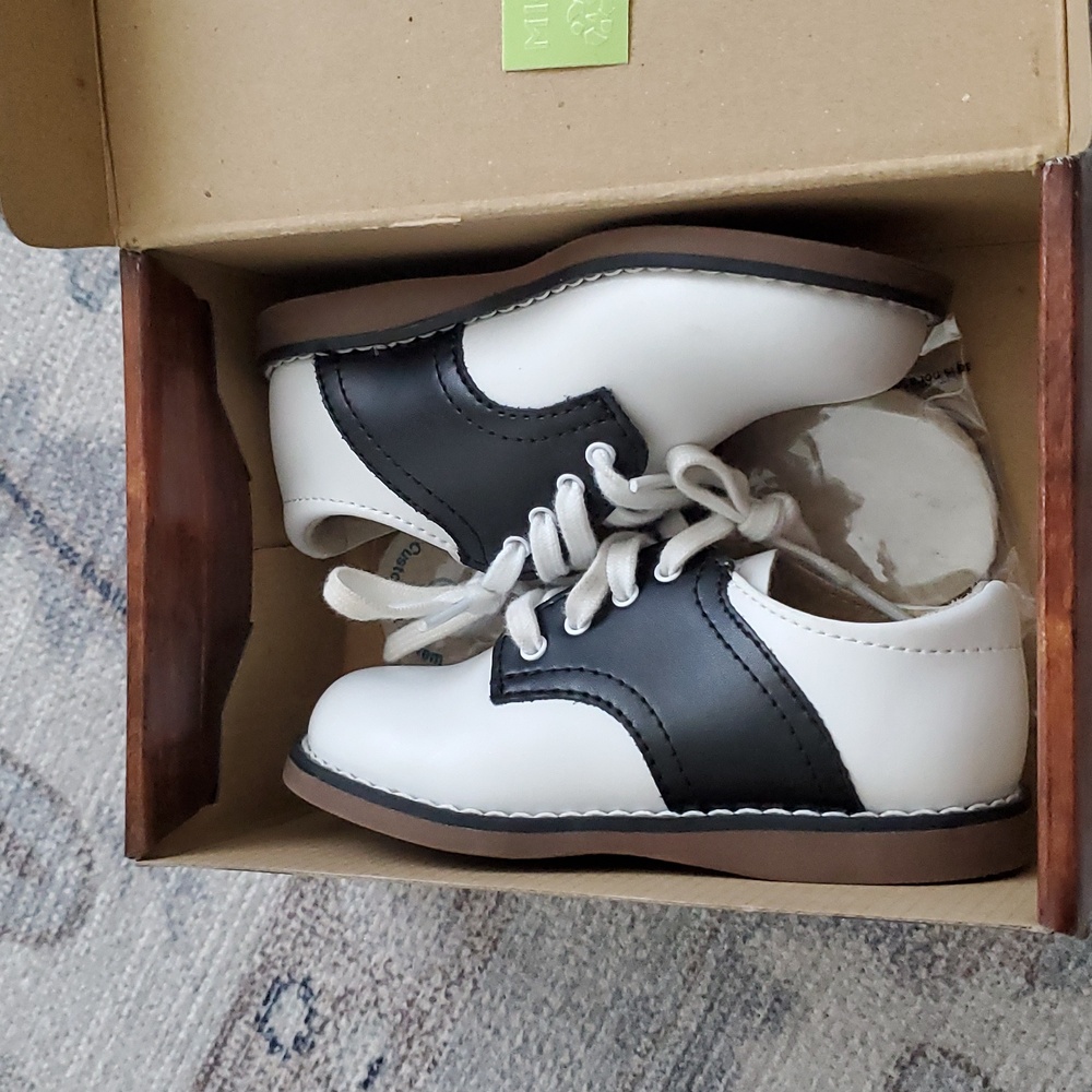 Footmates Kids Unisex Cheer Sadle Shoes Black White Both Inserts Sz6.5